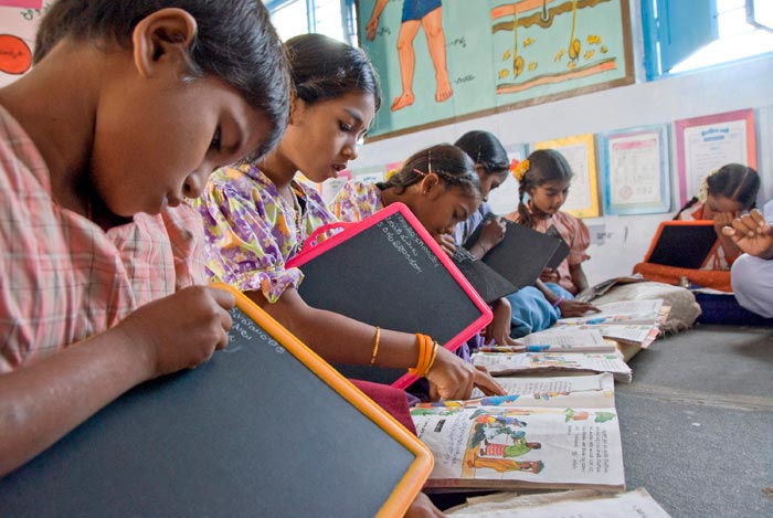 Niñas haciendo ejercicios